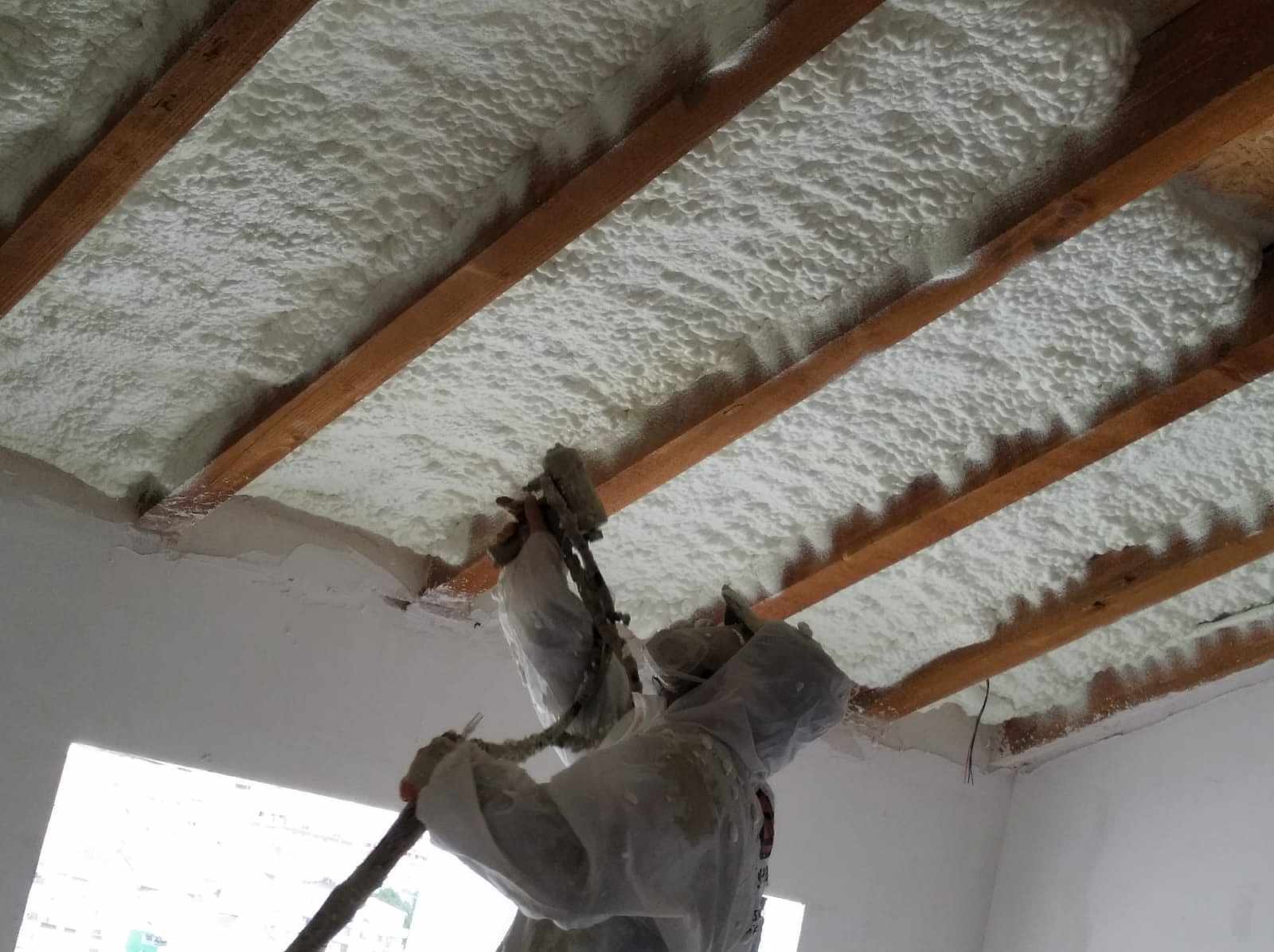 ÇATI DAİRESİ SPREY POLİÜRETAN KÖPÜK ISI YALITIMI